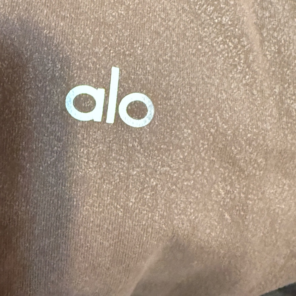 ALO Yoga Tan Activewear Set - Picture 8 of 15